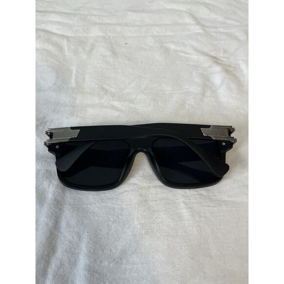 Sean John Matte Black & Silver Designer Sunglasses Dark Grey Tint UV Lenses - Picture 2 of 7